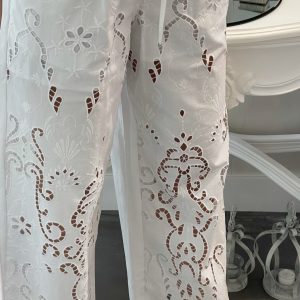 Pantalone Bianco Elegance con intaglio ricamato